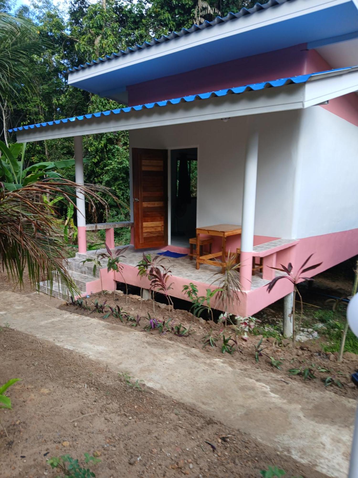Hotel Pineapple Gardens à Ko Kut Extérieur photo